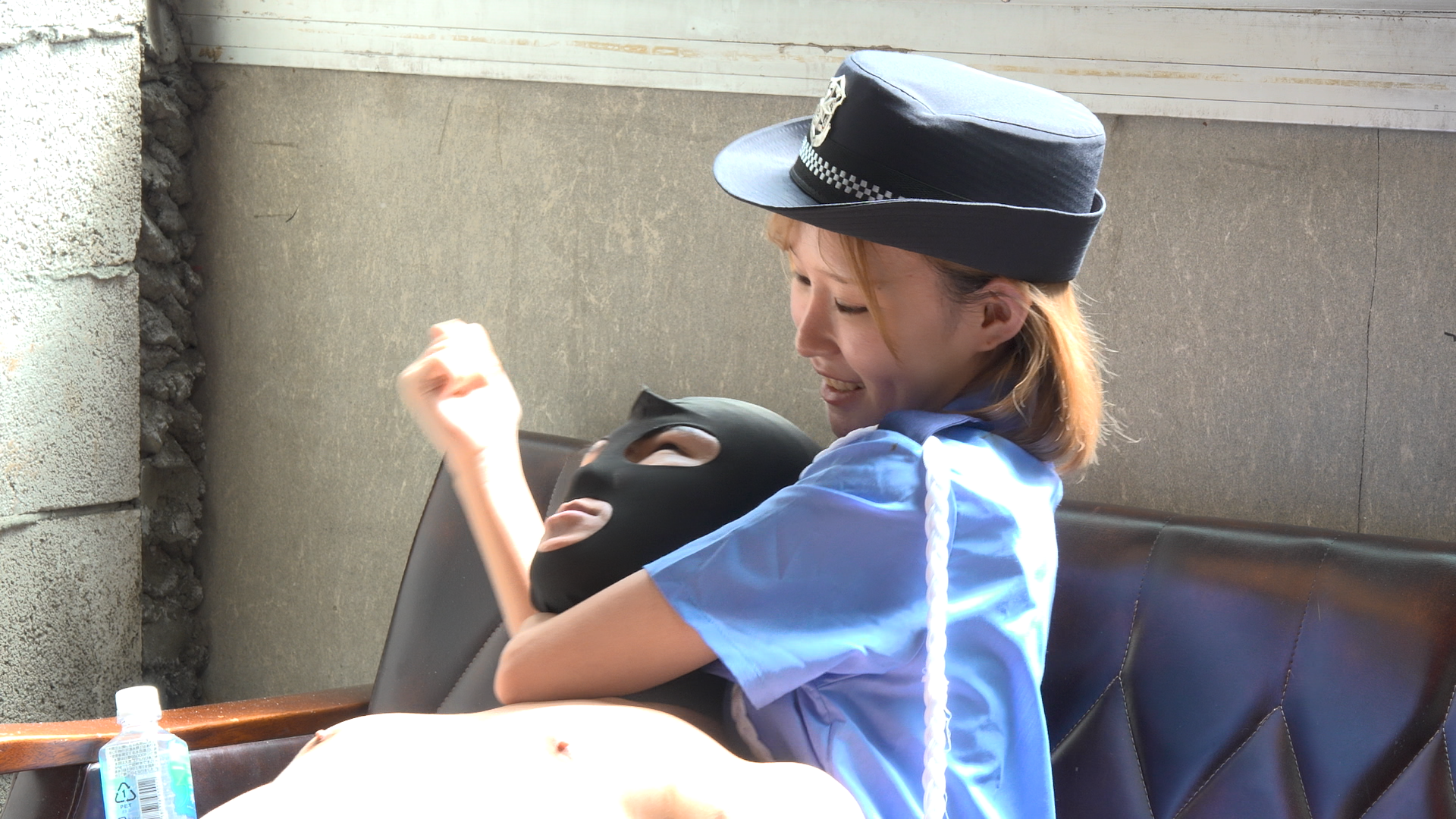 【ヨハネ女王様】婦人警官による取り調べ